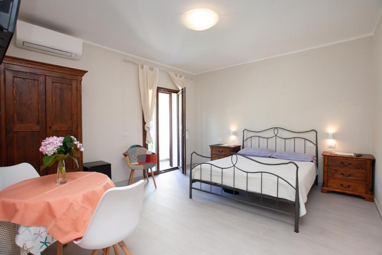 Lu Lioni Rooms San Teodoro  Kültér fotó