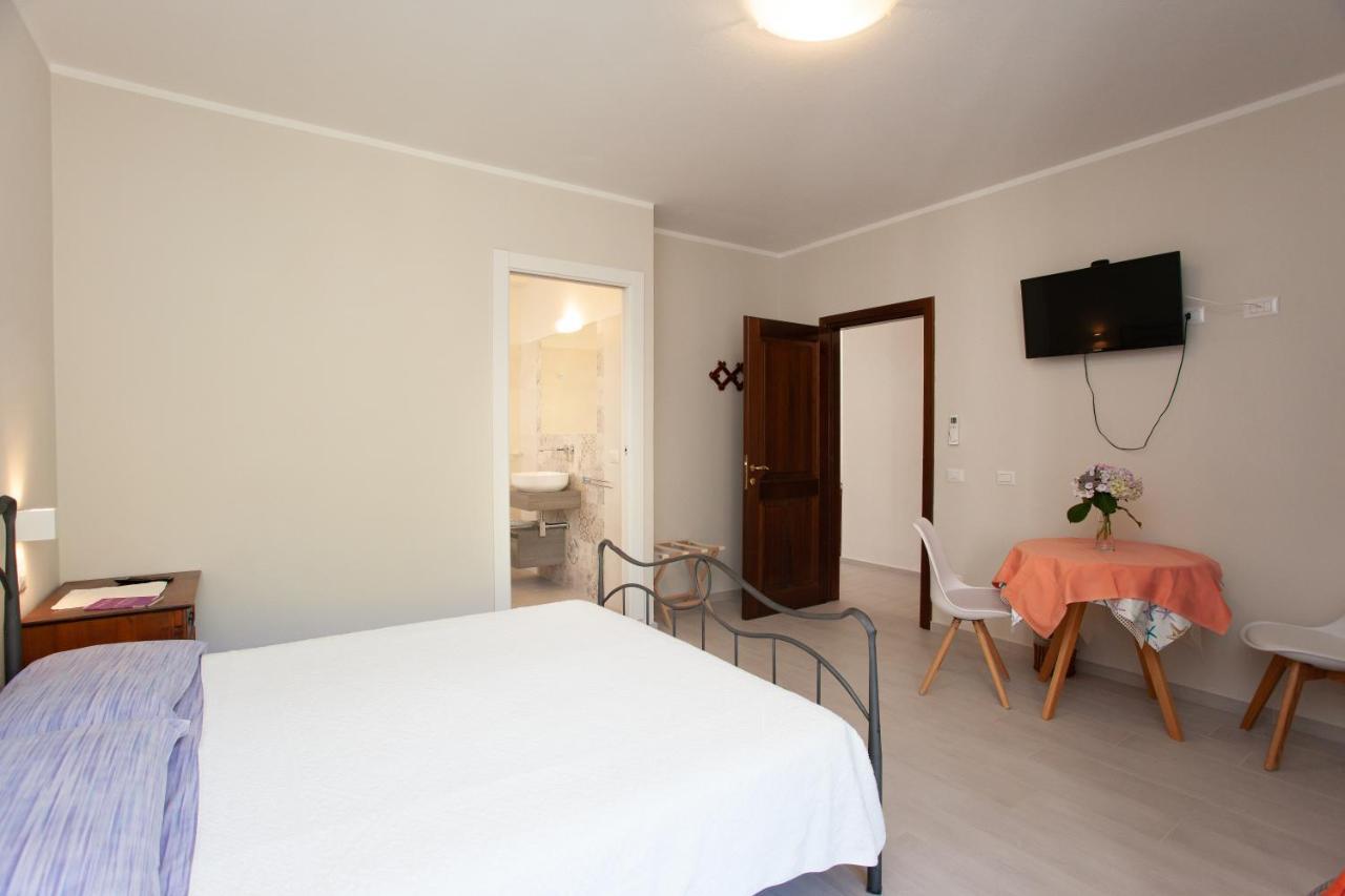 Lu Lioni Rooms San Teodoro  Kültér fotó